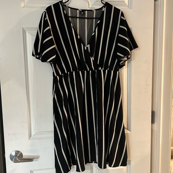 SHEIN Essnce Plus Striped Surplice Neck A-line Dress - Picture 1 of 3